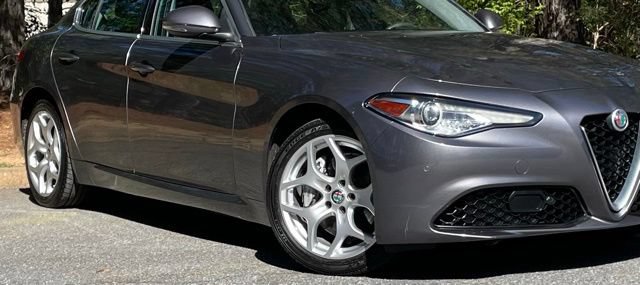 Used 2019 Alfa Romeo Giulia Ti AWD/4WD image 10