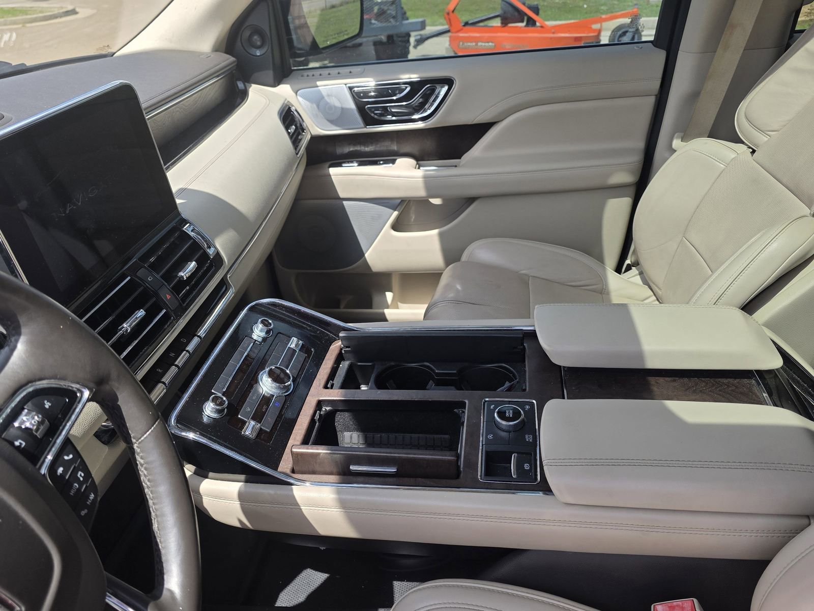 Used 2019 Lincoln Navigator L Reserve image 19