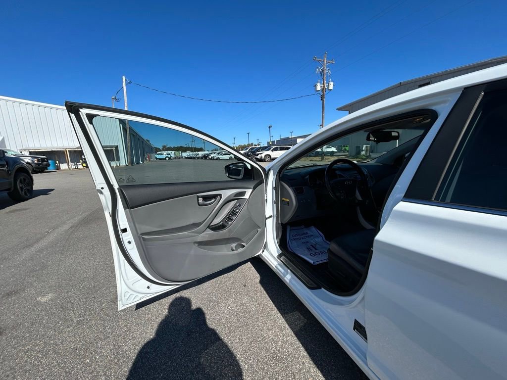Used 2016 Hyundai Elantra Limited image 25