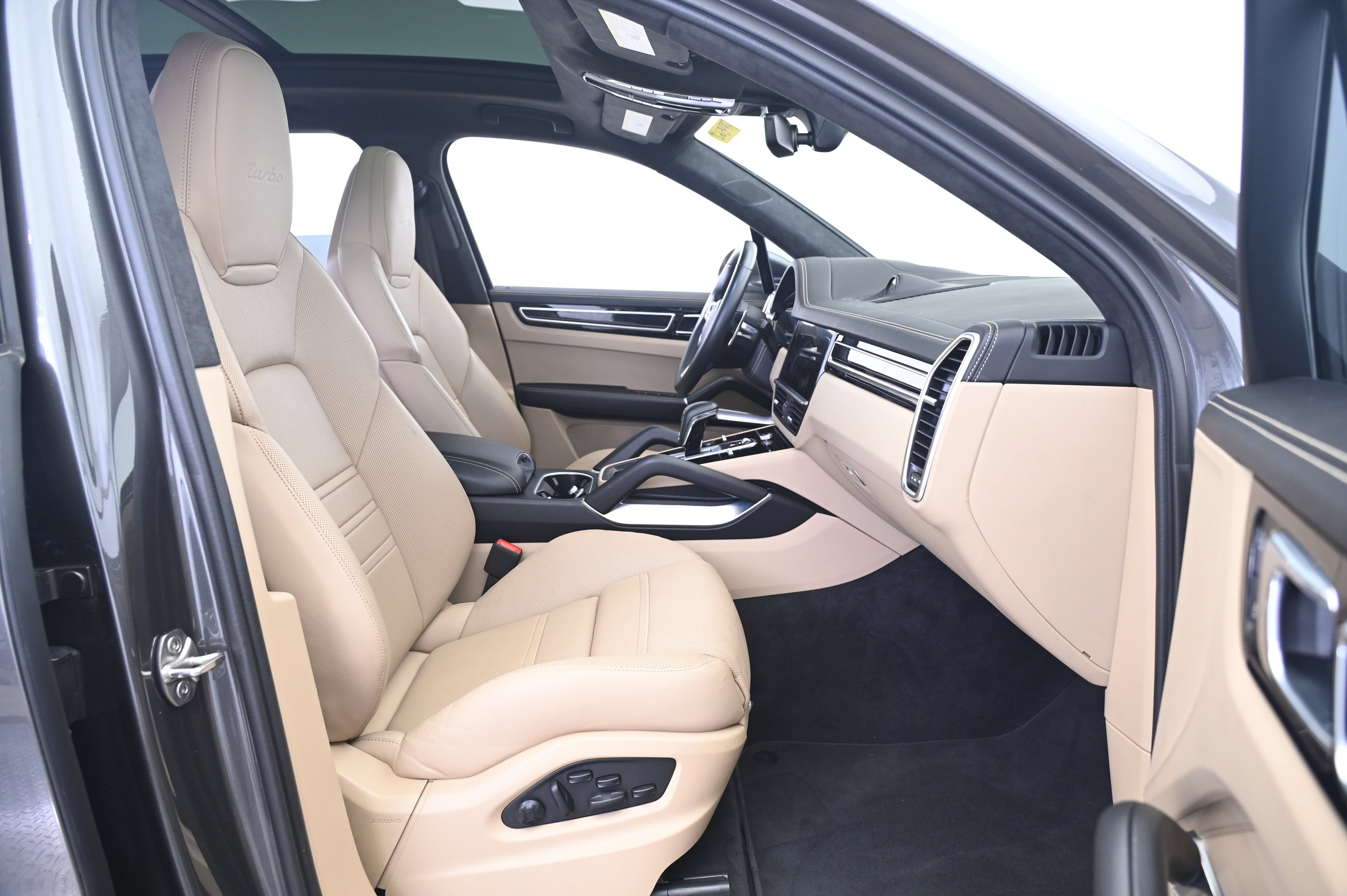 Certified 2023 Porsche Cayenne Turbo AWD/4WD image 23