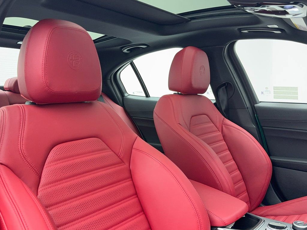 New 2025 Alfa Romeo Giulia Base image 42