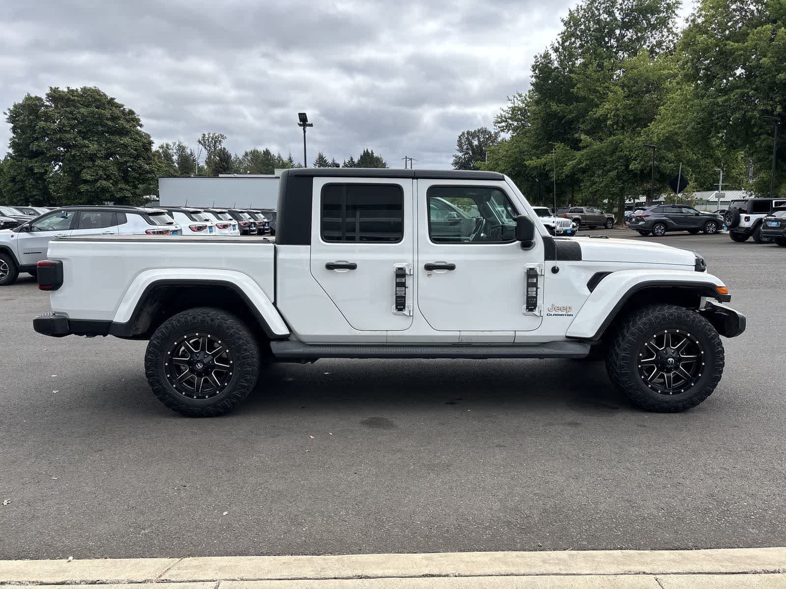 Certified 2020 Jeep Gladiator Overland AWD/4WD image 5