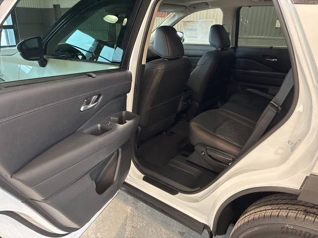 New 2026 Nissan Pathfinder Platinum image 10