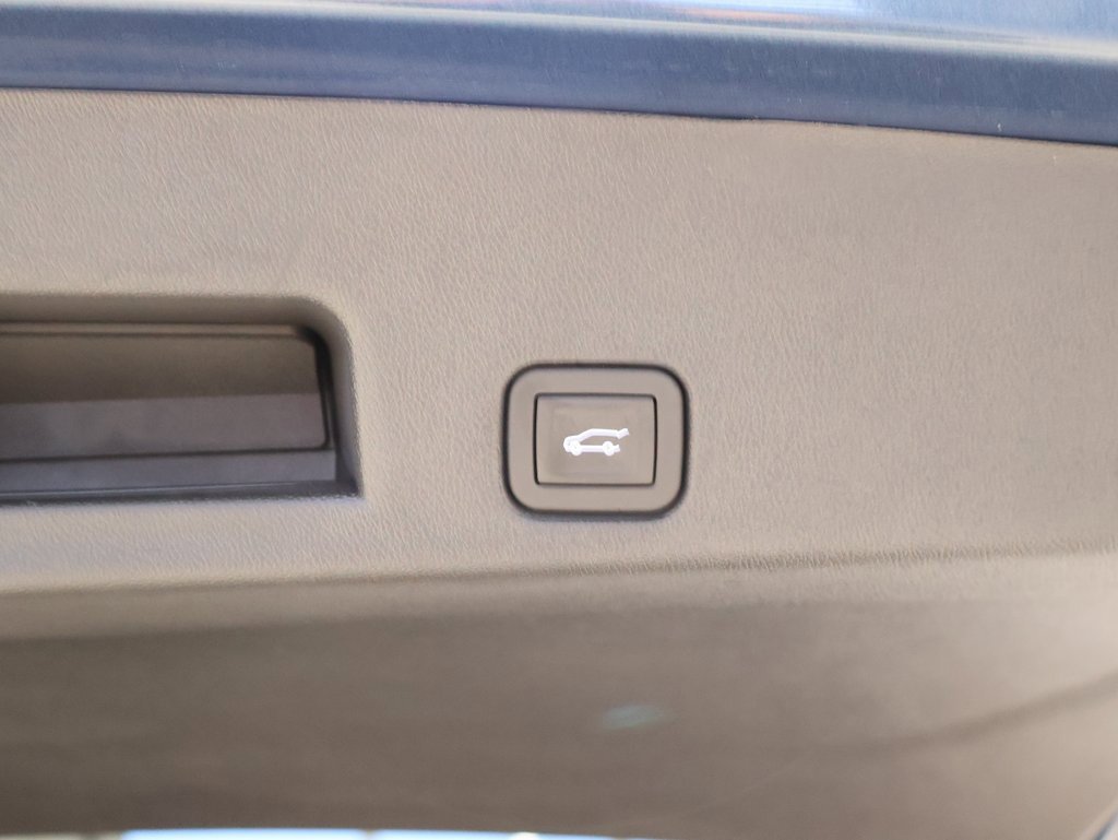 Used 2025 Chevrolet Traverse LT w/ Sun and Wheel Package image 35