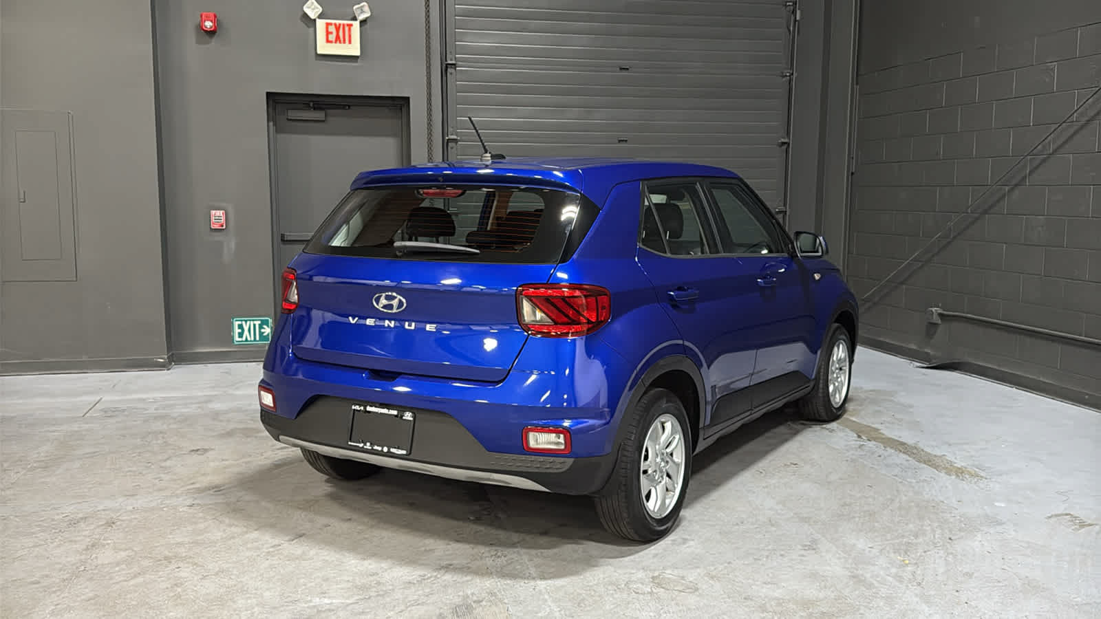 Used 2023 Hyundai Venue SE FWD image 4