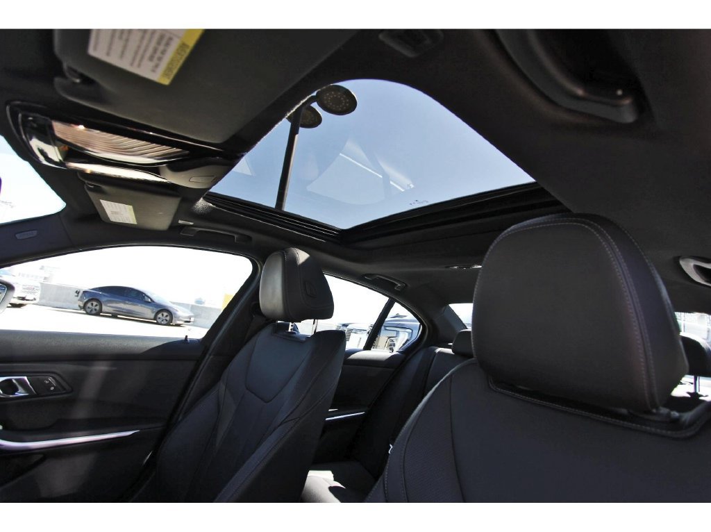 Used 2025 BMW 330i Sedan RWD image 27
