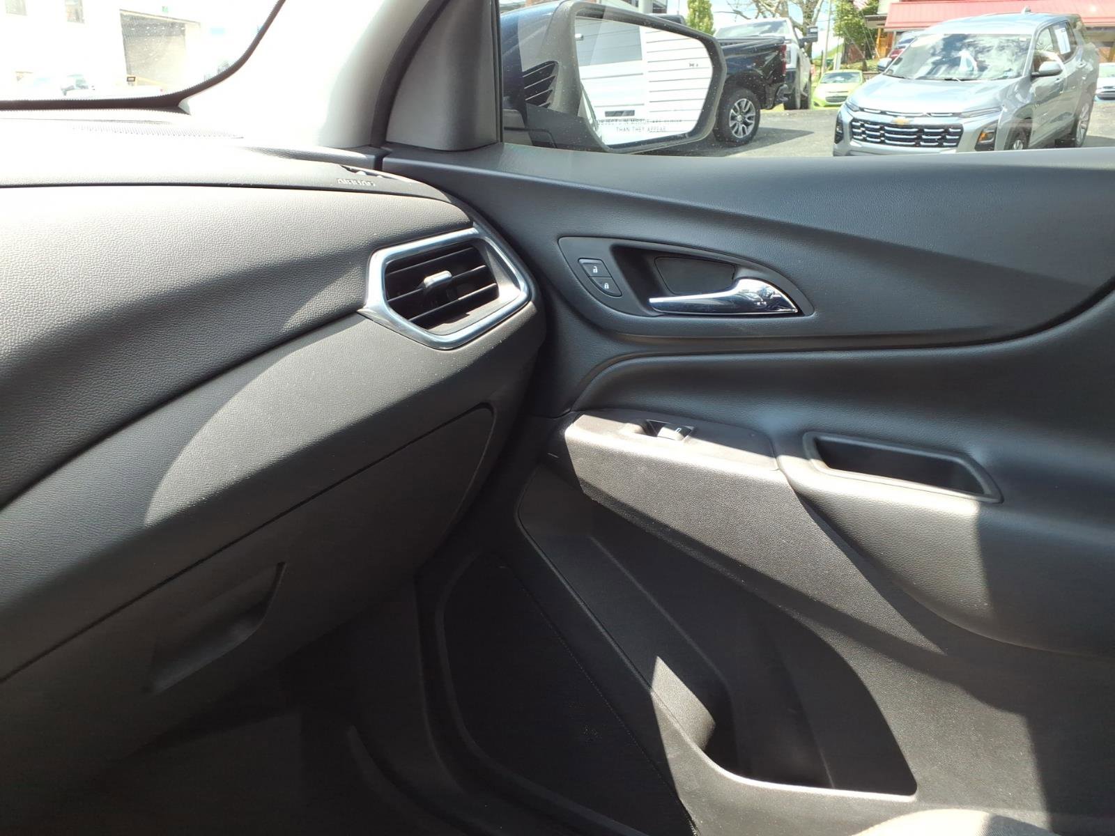 Used 2019 Chevrolet Equinox LT w/ Sun & Navigation Package AWD/4WD image 27