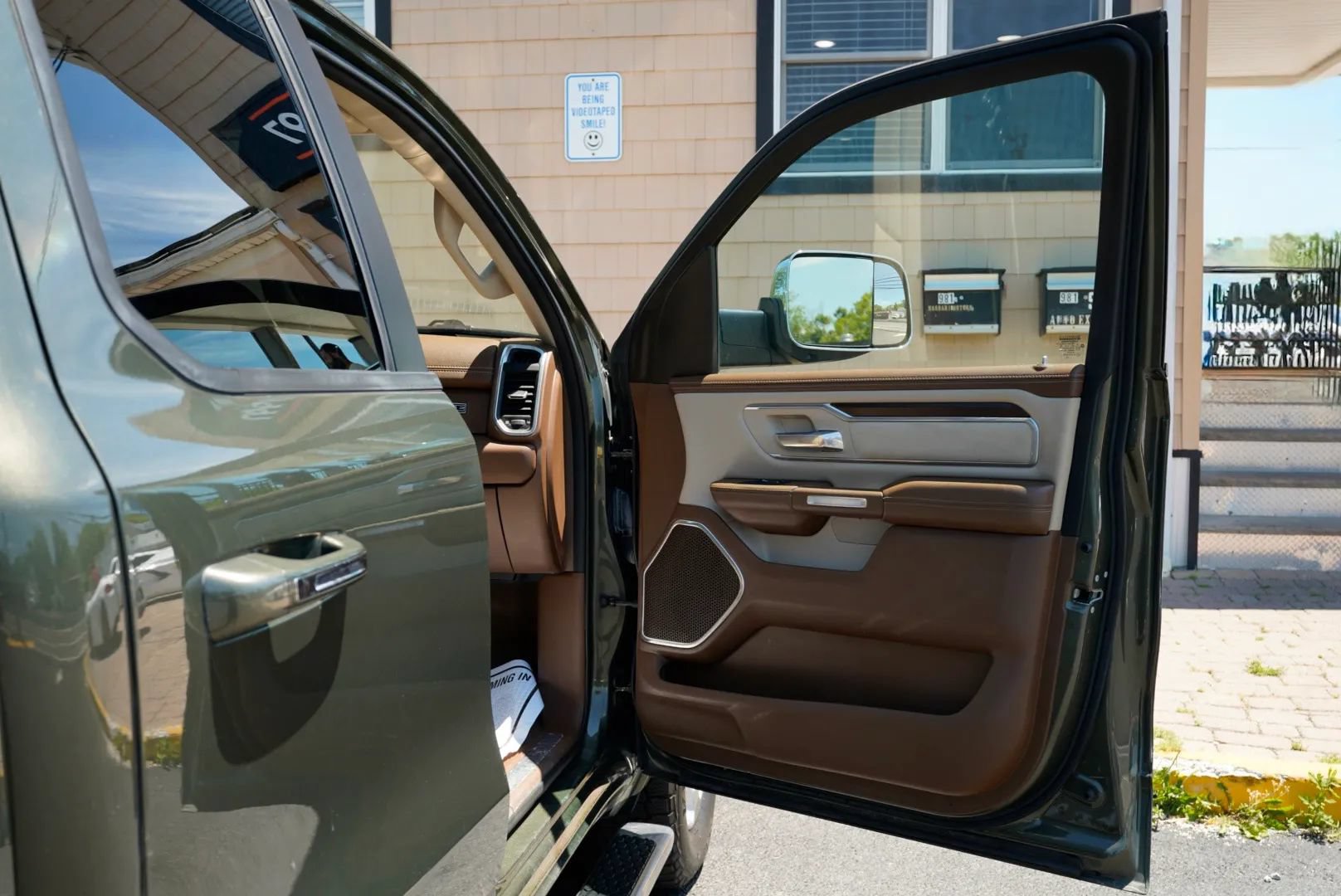 Used 2021 RAM 1500 Laramie AWD/4WD image 40