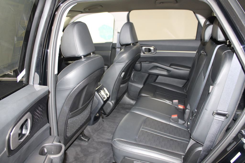 Used 2024 Kia Sorento S image 22