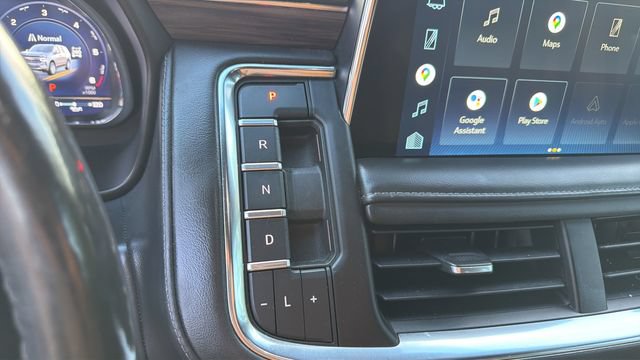 Used 2022 Chevrolet Suburban Z71 w/ Luxury Package AWD/4WD image 30