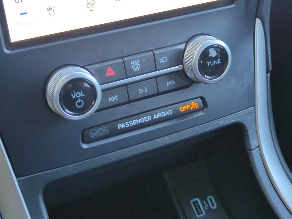 Used 2022 Ford Edge SEL w/ Convenience Package image 17