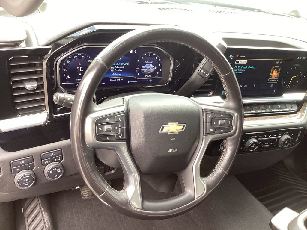 Used 2022 Chevrolet Silverado 1500 LT AWD/4WD image 14
