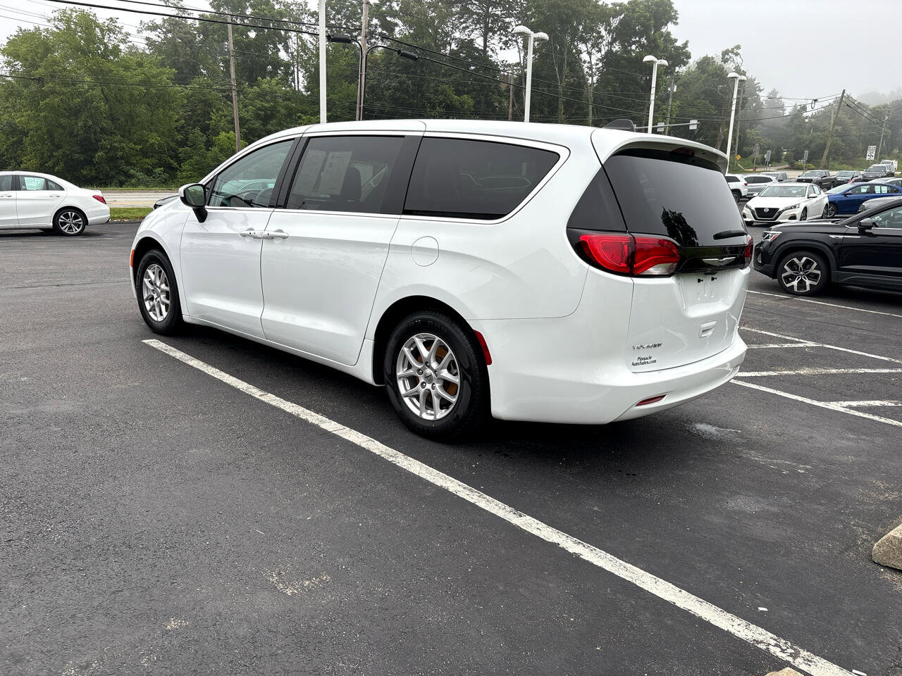 Used 2023 Chrysler Voyager LX image 7