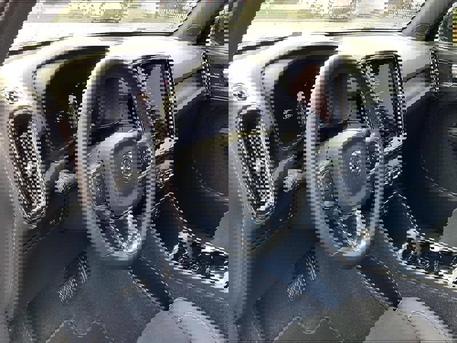 Used 2023 Volvo C40 P8 Recharge Ultimate image 17