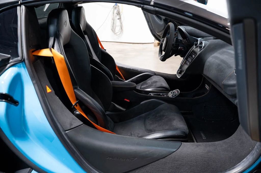 Used 2020 McLaren 600LT Spider image 31