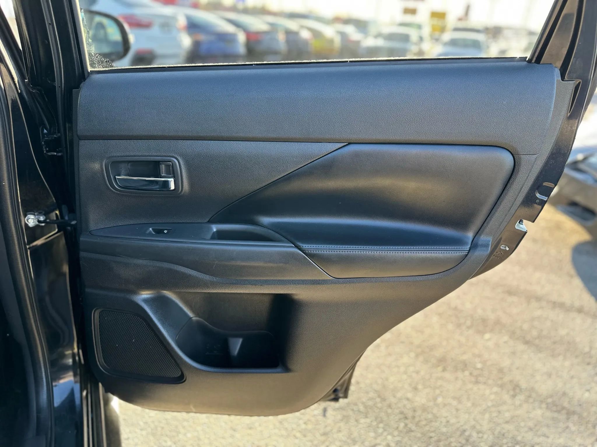 Used 2019 Mitsubishi Outlander SE image 24