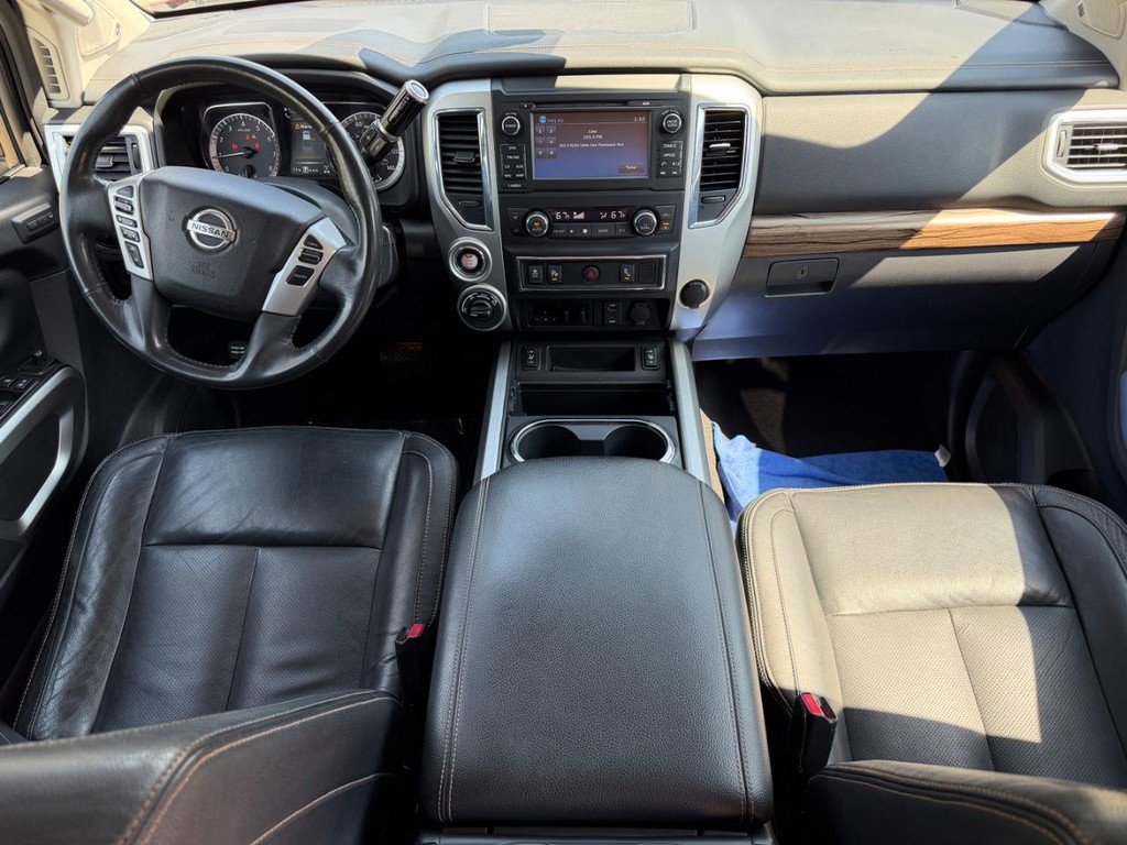 Used 2017 Nissan Titan SL image 11