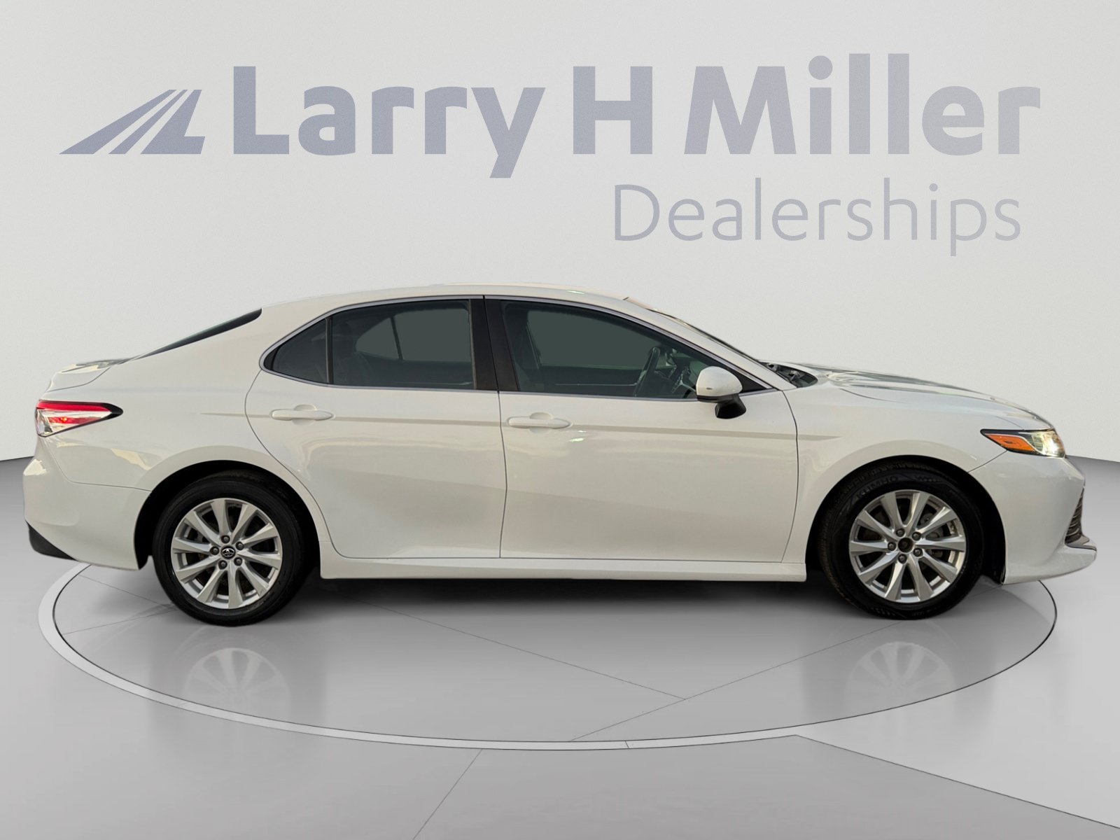 Used 2018 Toyota Camry LE FWD image 6