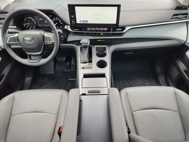 Used 2025 Toyota Sienna XLE image 23