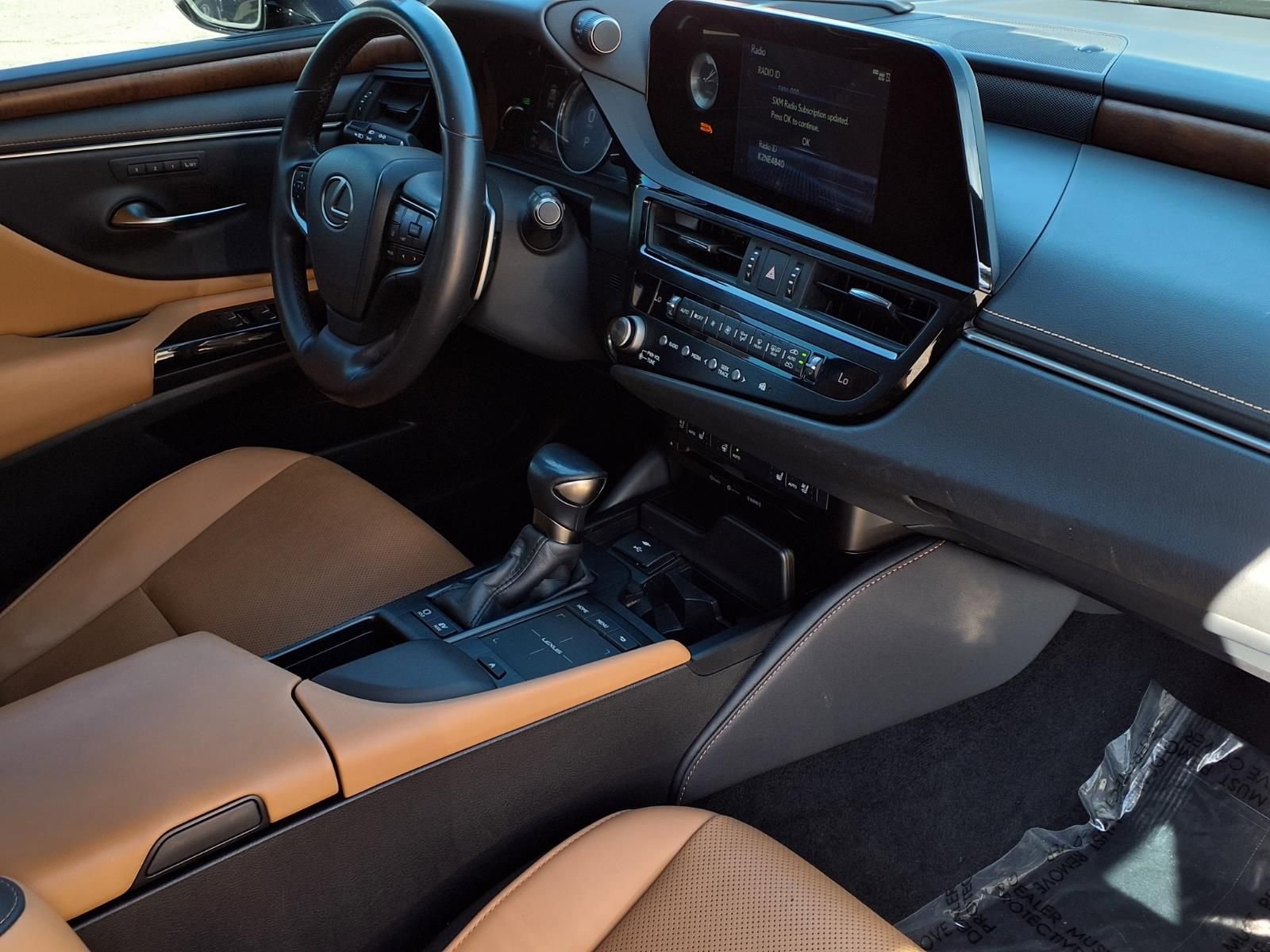 Used 2022 Lexus ES 300h w/ Premium Package image 22