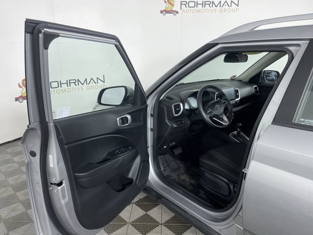 Used 2025 Hyundai Venue SEL image 18
