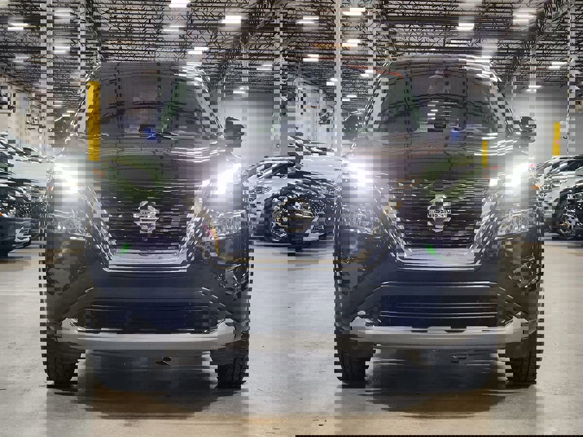 Used 2021 Nissan Rogue SV image 2