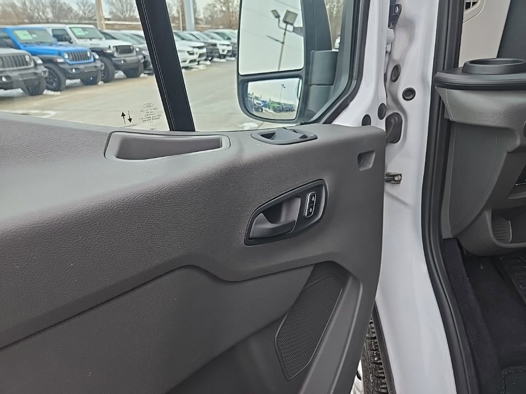 Used 2023 Ford Transit 350 XLT image 31