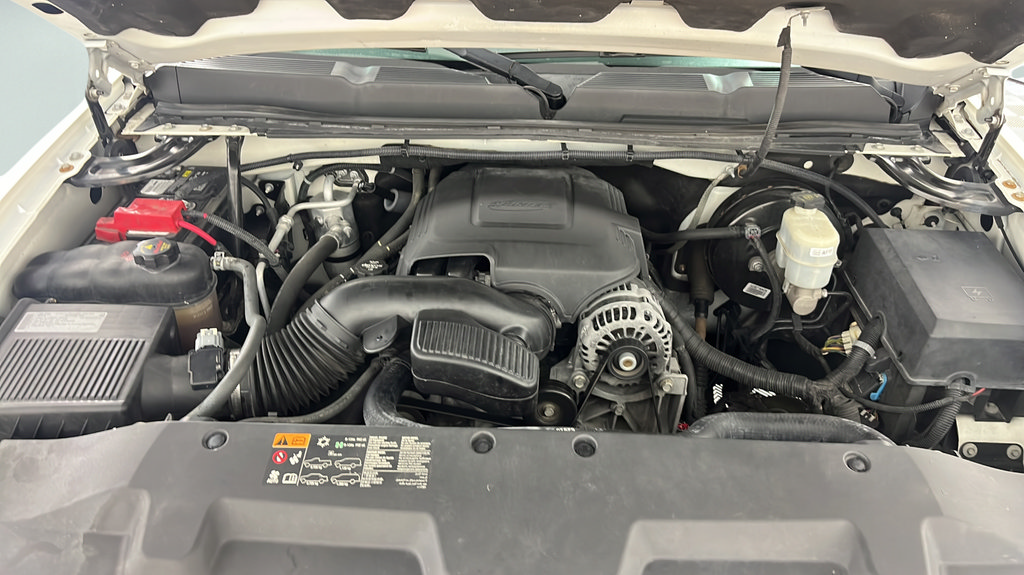 Used 2013 Chevrolet Silverado 1500 LTZ w/ LTZ White Diamond Edition AWD/4WD image 19