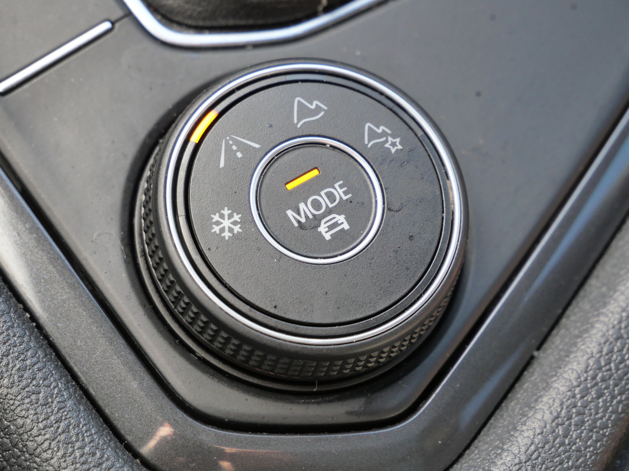 Used 2022 Volkswagen Tiguan SEL R-Line image 28