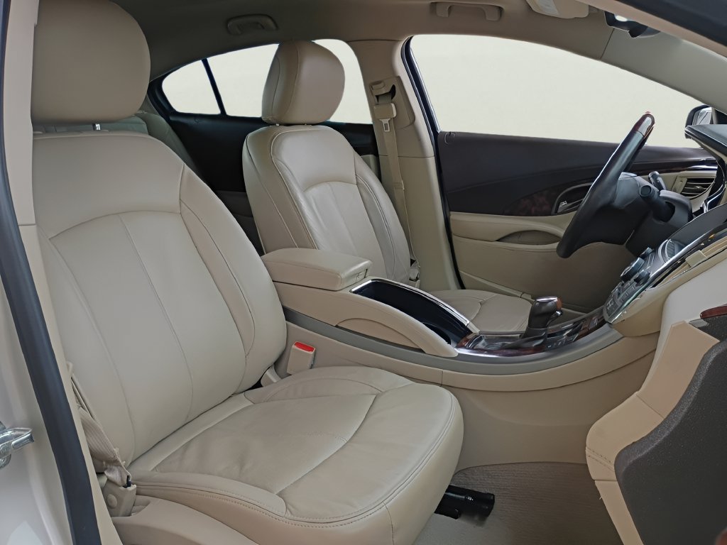 Used 2013 Buick LaCrosse Premium w/ Entertainment Package FWD image 3