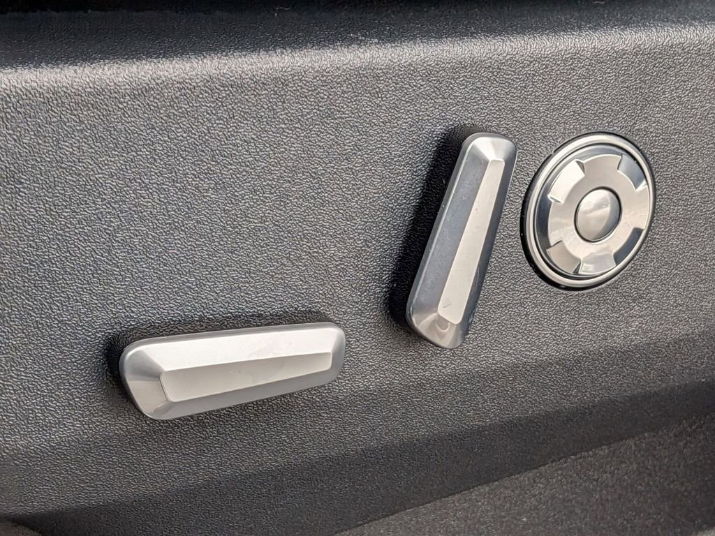 New 2025 Lincoln Navigator Reserve w/ Jet Appearance Package image 13