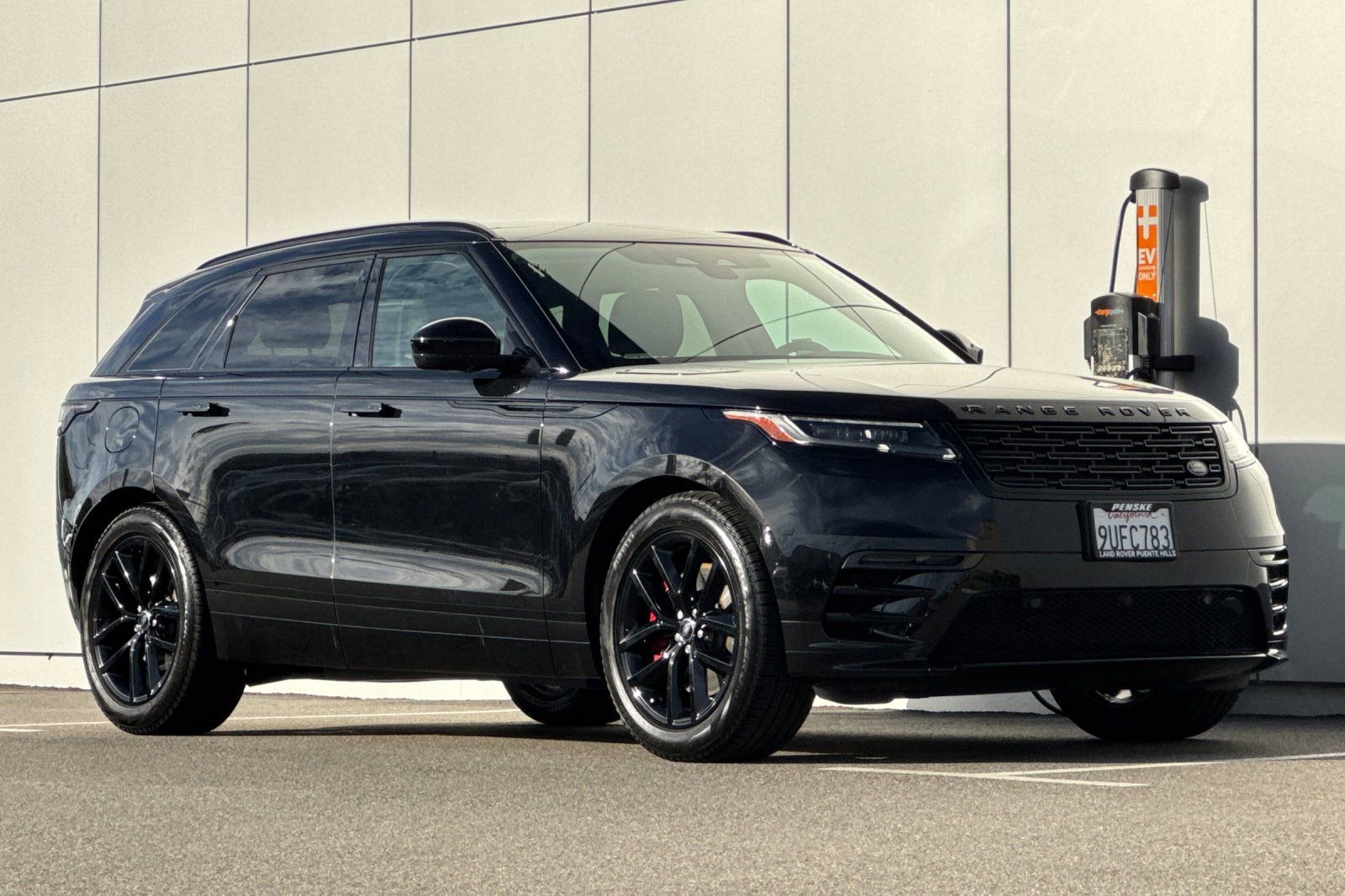 Used 2025 Land Rover Range Rover Velar Dynamic SE image 7