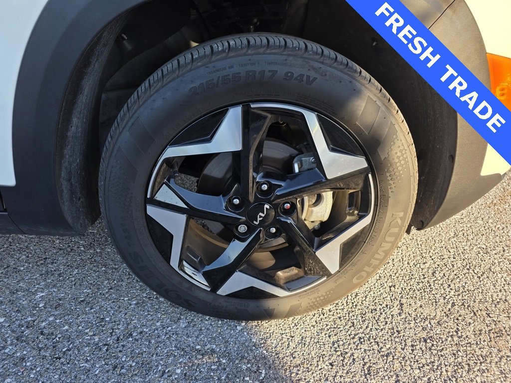 Used 2025 Kia Seltos EX w/ EX Sunroof Package image 12