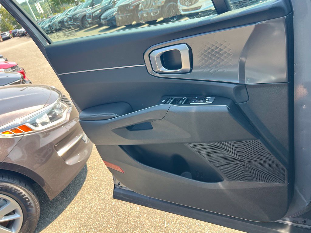 Certified 2025 Kia Sorento LX FWD image 19