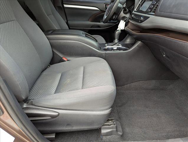Used 2019 Toyota Highlander LE image 21