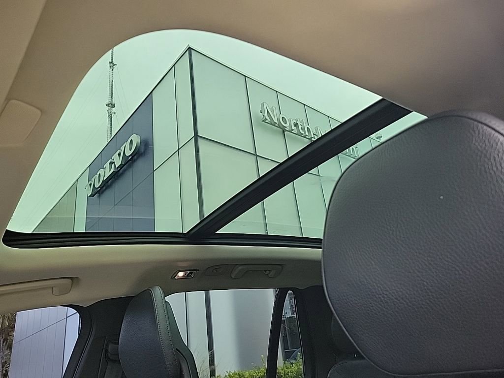 Used 2016 Volvo XC90 T6 Momentum w/ Vision Package image 6