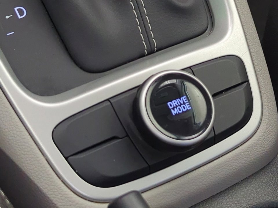 Used 2023 Hyundai Venue SEL image 29