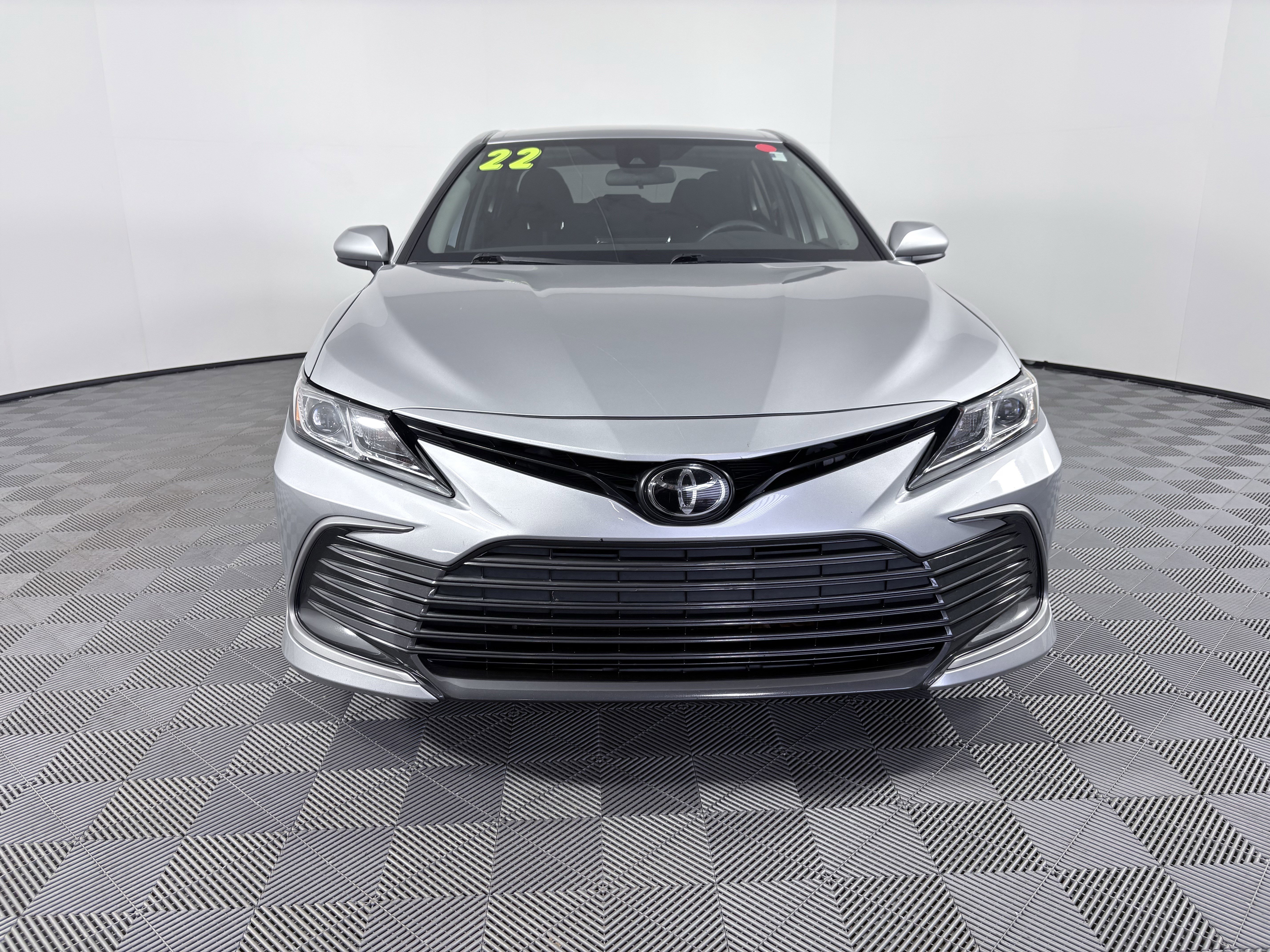 Used 2022 Toyota Camry LE image 2