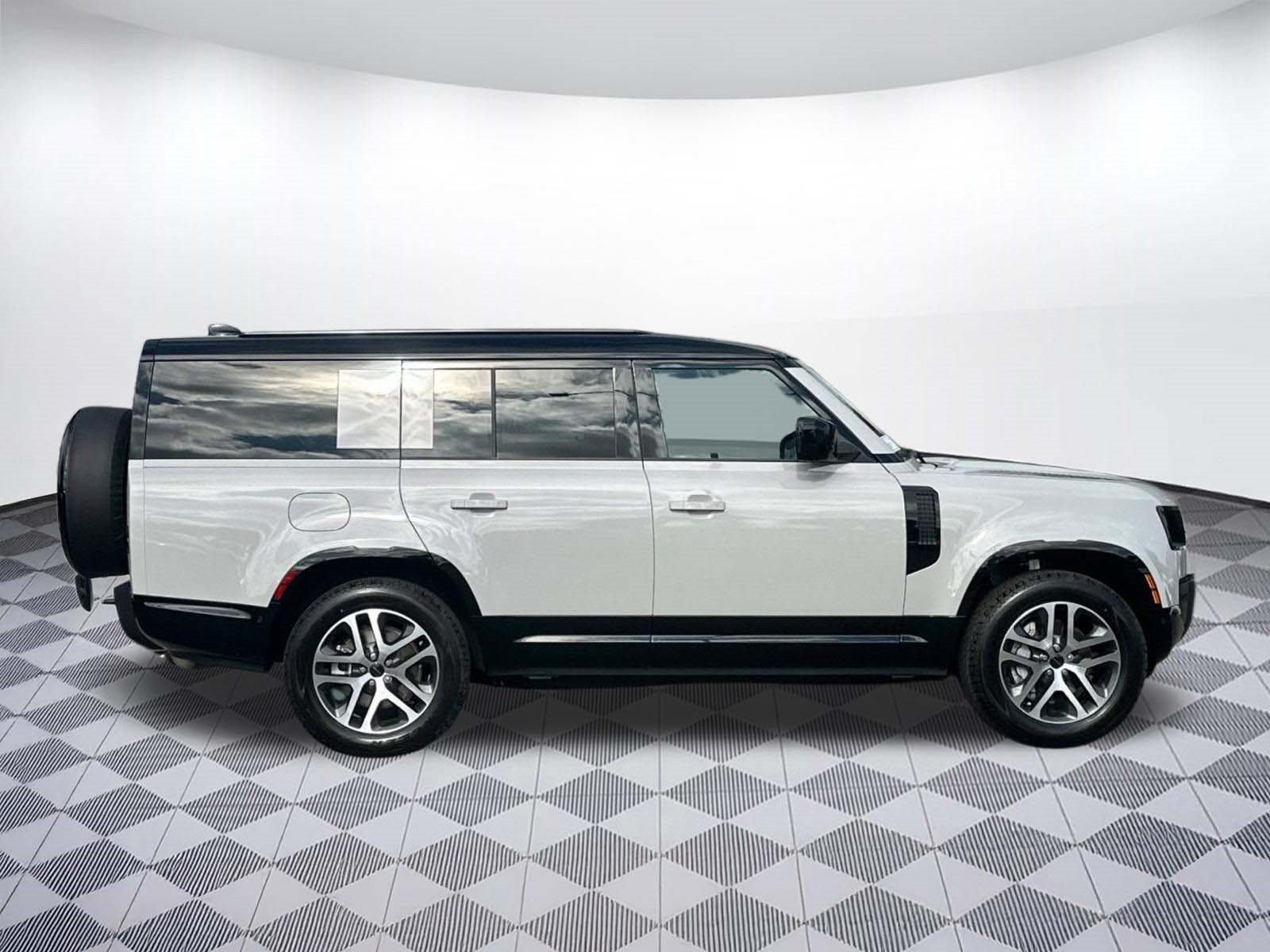 New 2026 Land Rover Defender 130 X-Dynamic SE AWD/4WD image 8