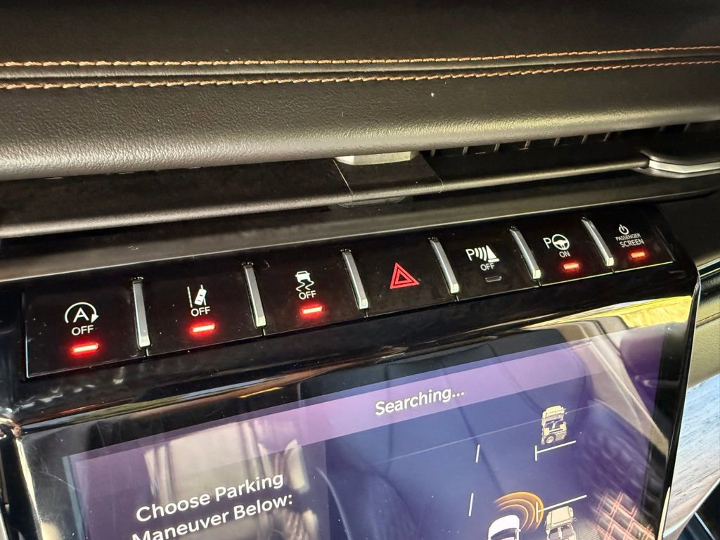 Used 2023 Jeep Grand Cherokee Summit w/ Luxury Tech Group V image 18