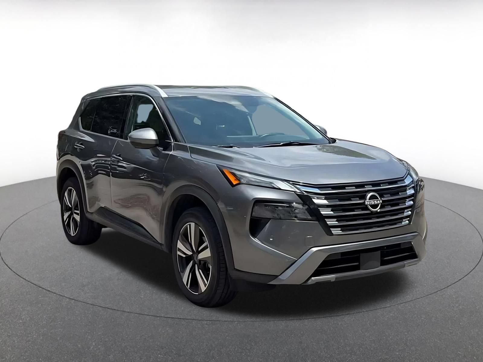 Used 2026 Nissan Rogue SL FWD image 3