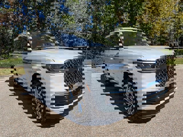 New 2025 Lincoln Navigator L Reserve image 4