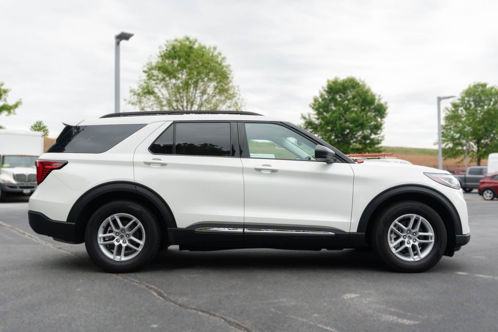 Used 2025 Ford Explorer Active w/ Active Comfort Package RWD image 10