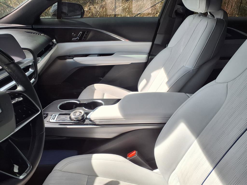 Certified 2024 Cadillac Lyriq Sport image 9