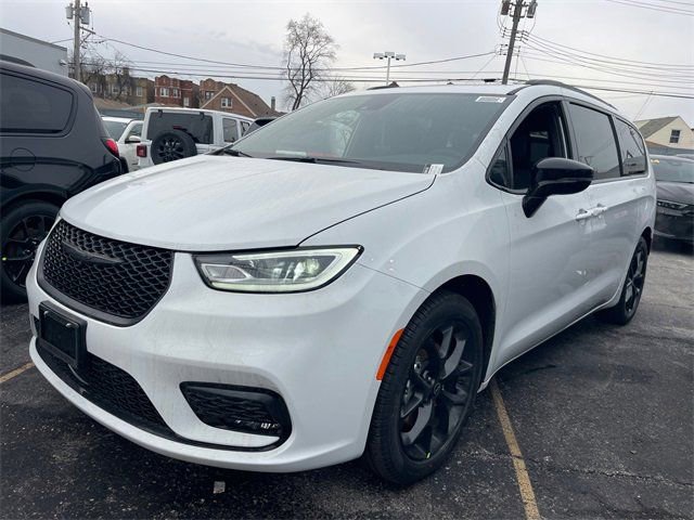 New 2026 Chrysler Pacifica Limited w/ S Appearance Package image 1