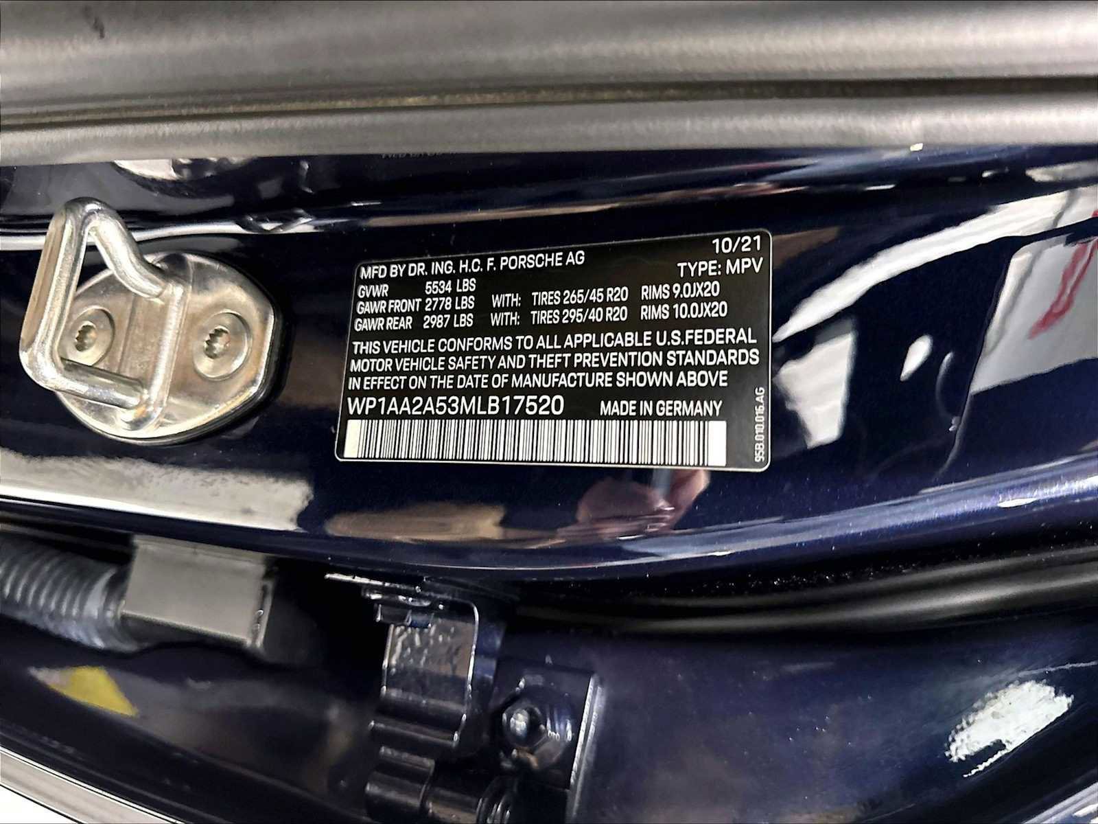 Used 2021 Porsche Macan AWD/4WD image 35