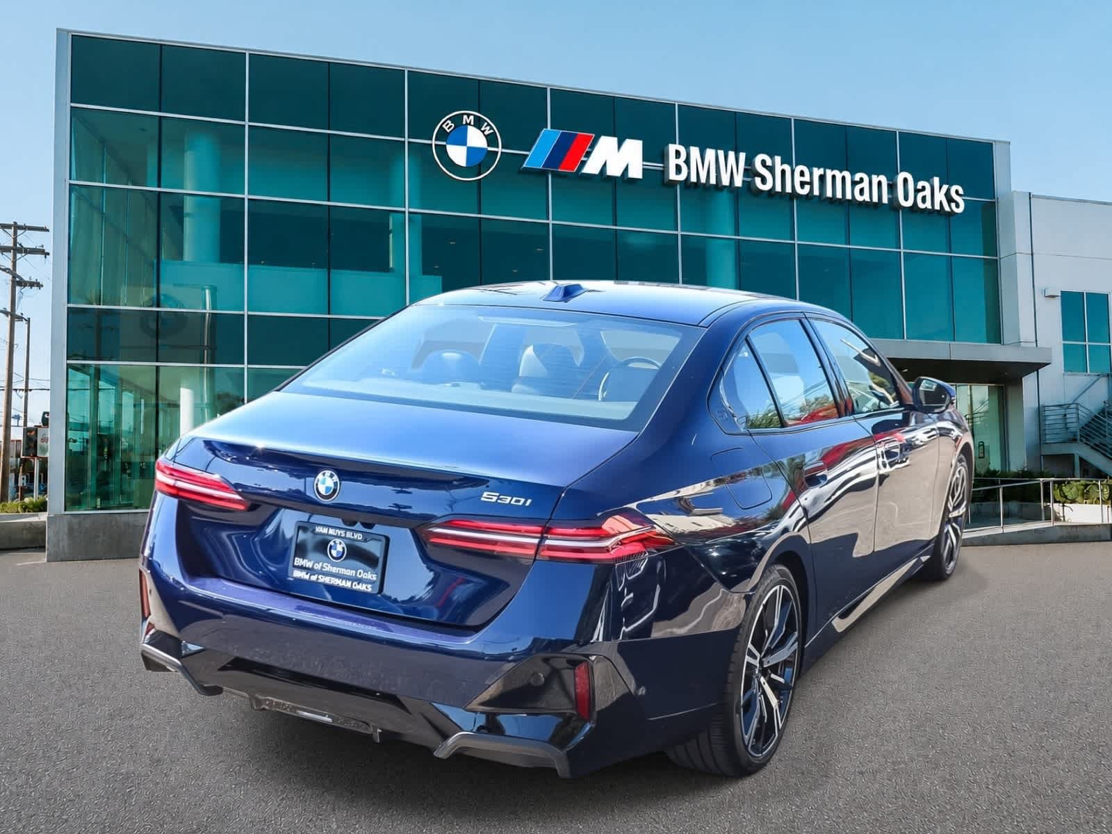 Used 2026 BMW 530i w/ M Sport Package RWD image 4