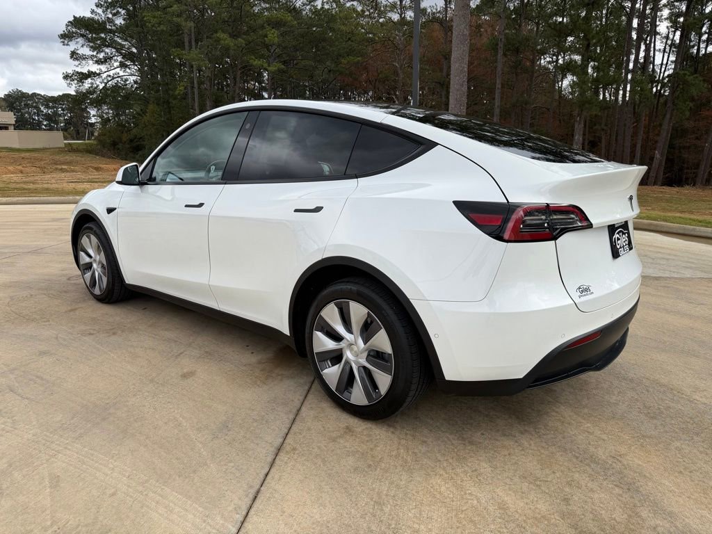 Used 2022 Tesla Model Y Long Range image 3