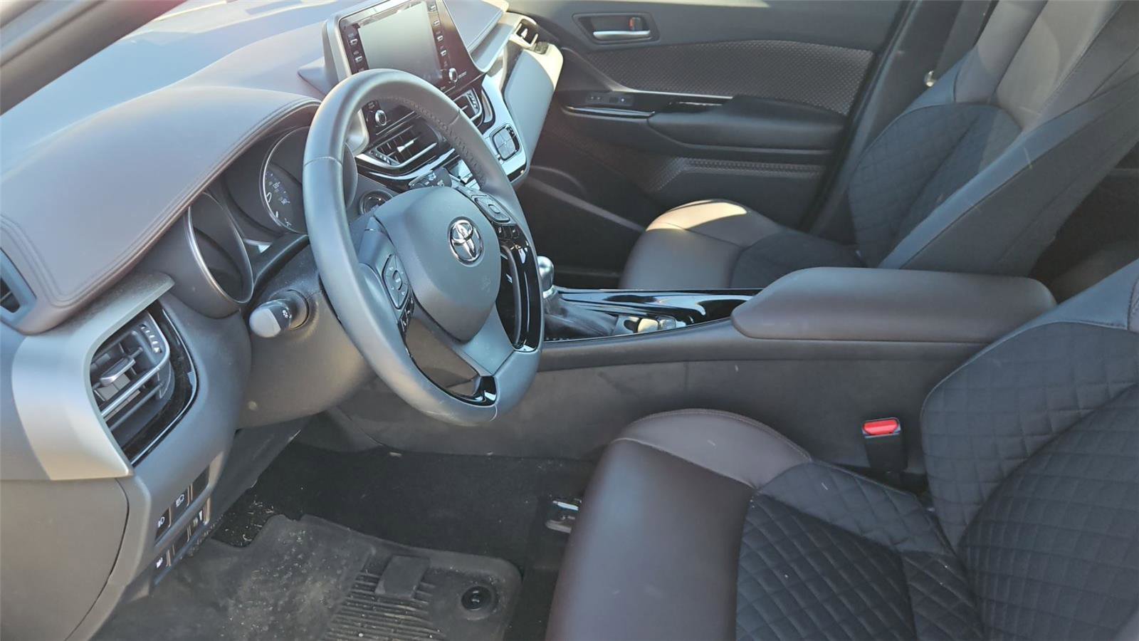 Used 2019 Toyota C-HR Limited FWD image 7