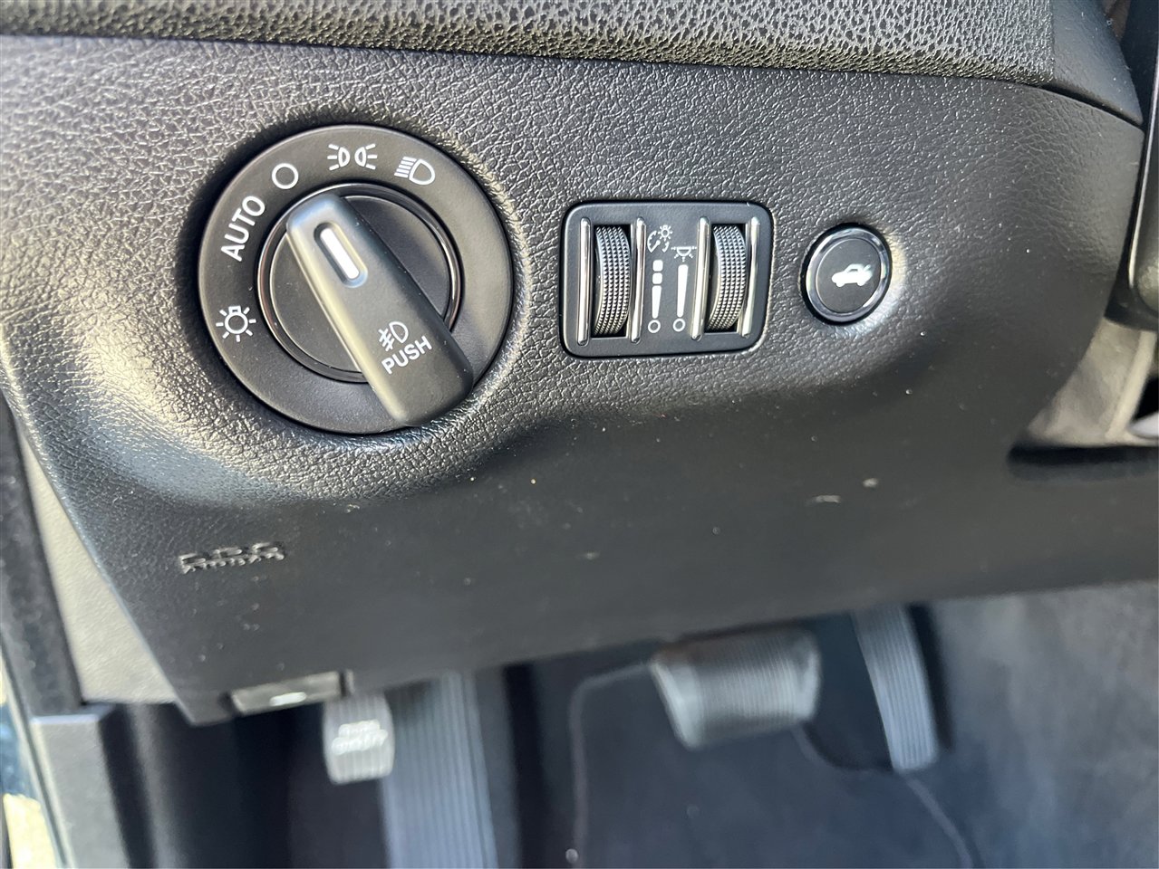 Used 2023 Dodge Charger SXT w/ Blacktop Package image 18